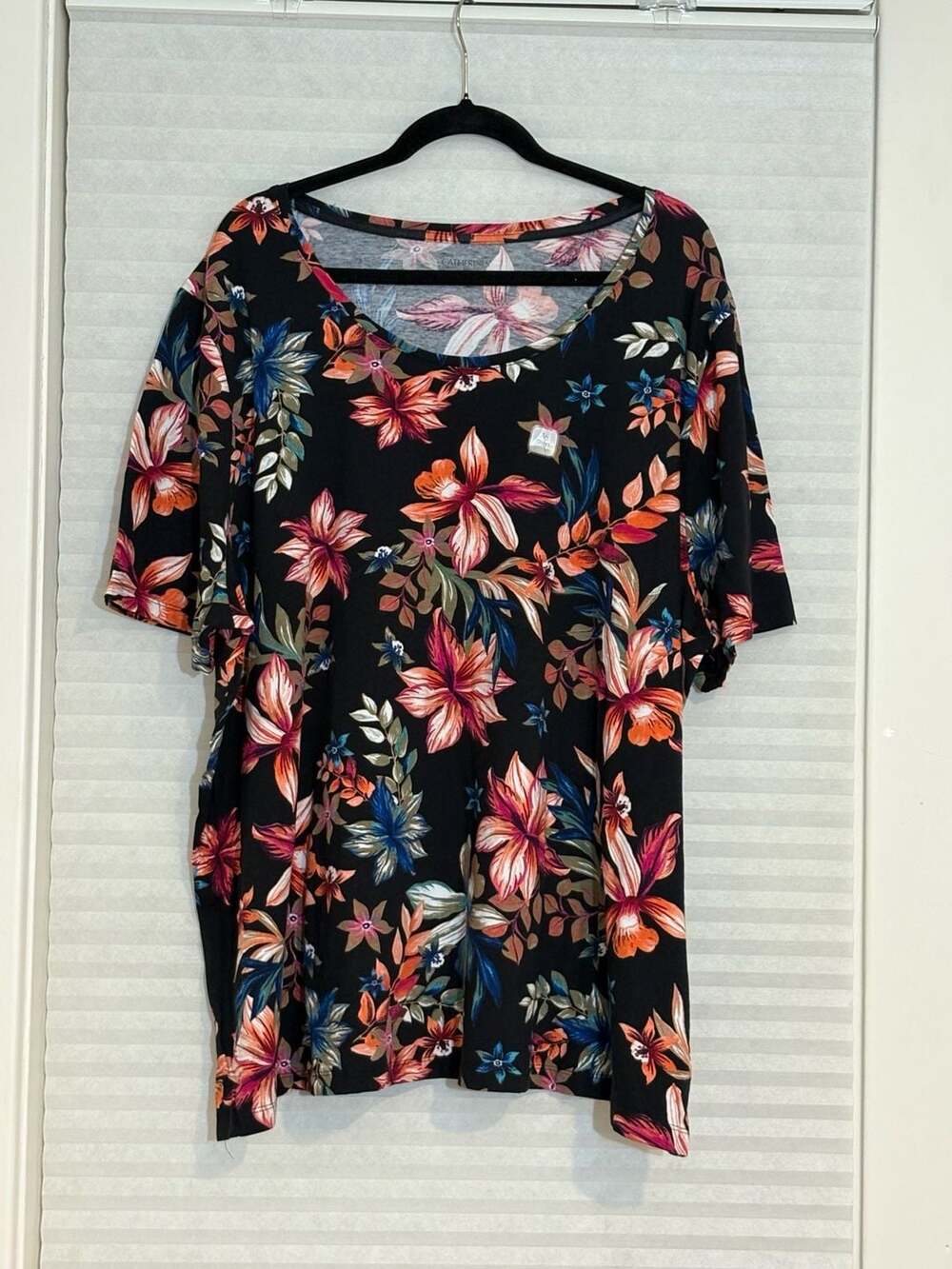 Catherines Floral Top Size 3X 26/28W Short Sleeve Black